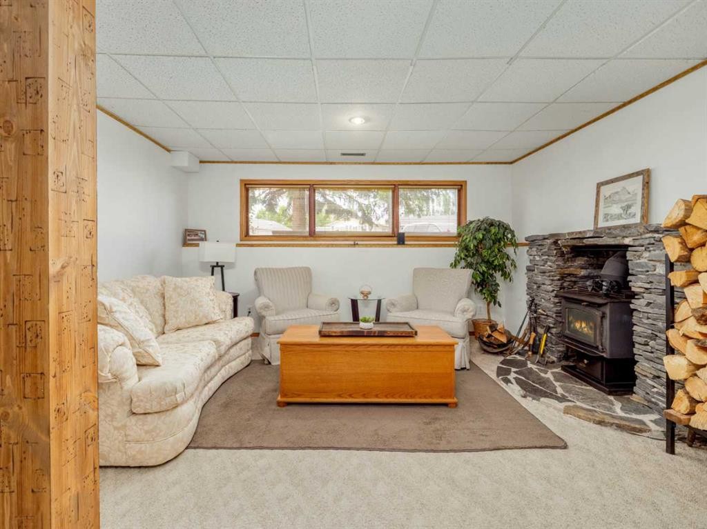 17 Pine Place, Coalhurst, AB