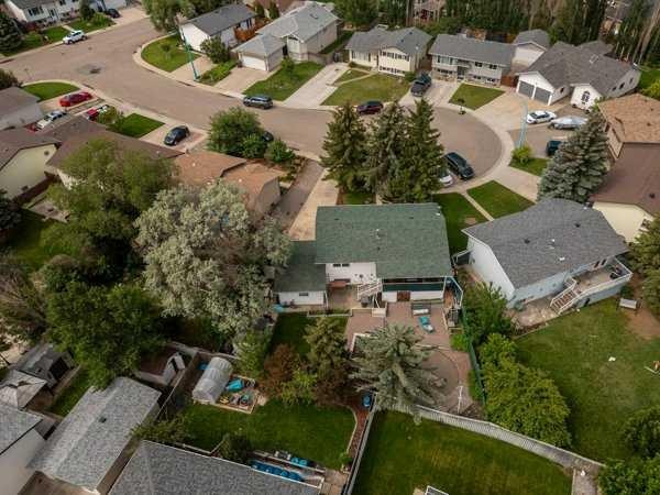 17 Pine Place, Coalhurst, AB