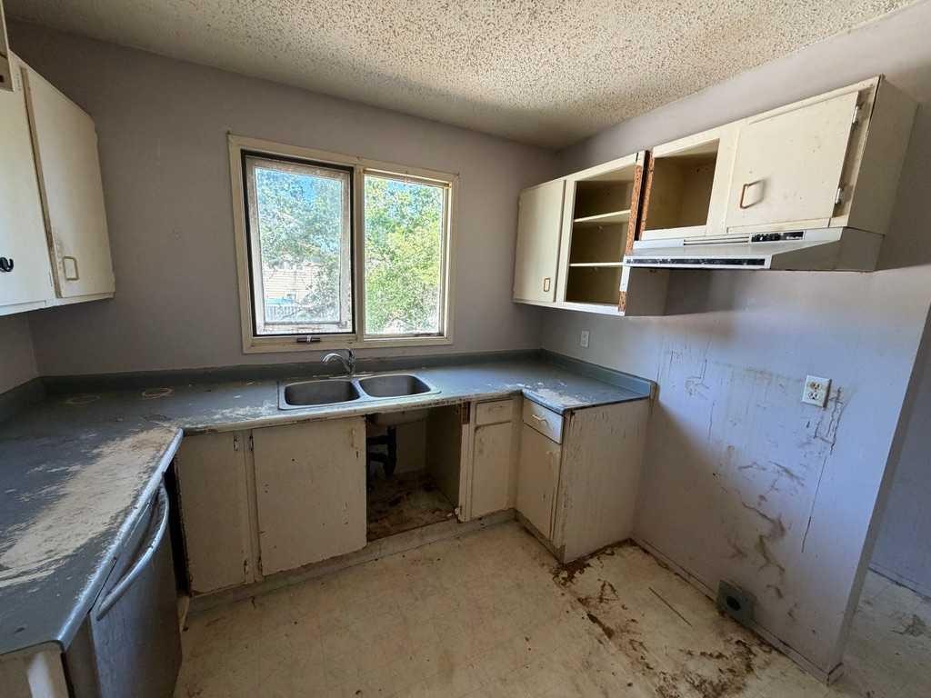 898 Red Crow Boulevard West, Lethbridge, AB