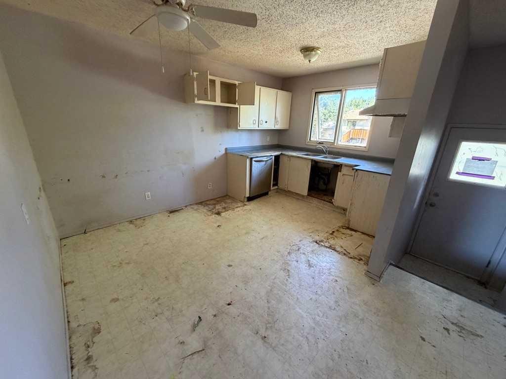 898 Red Crow Boulevard West, Lethbridge, AB