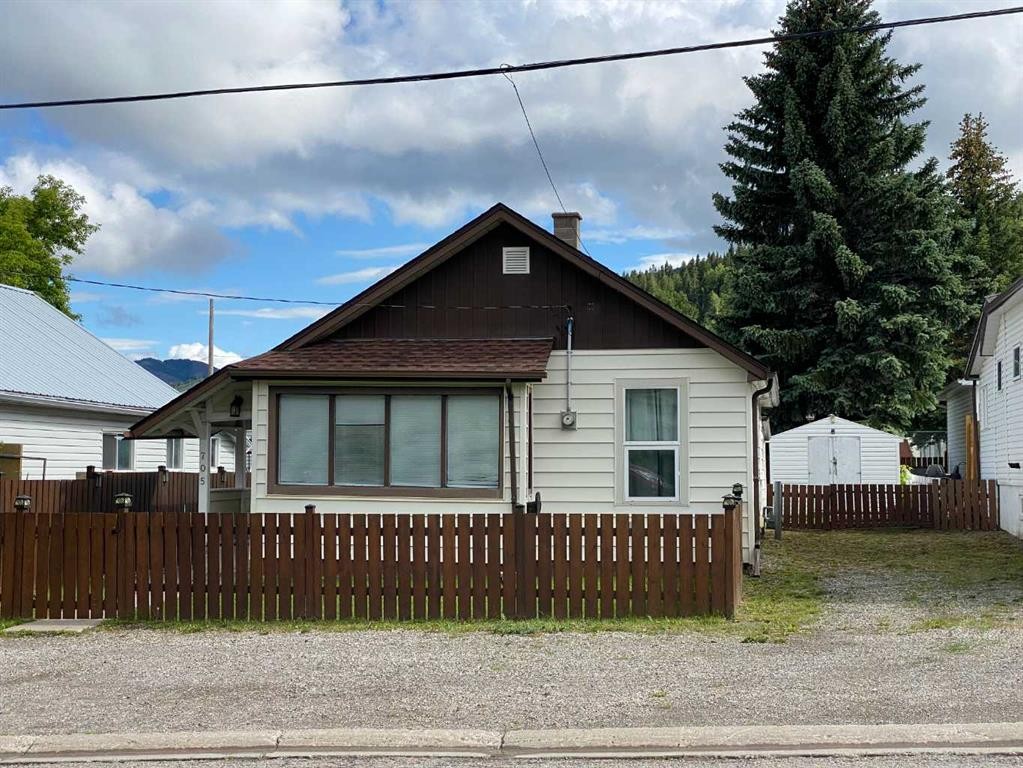 705 227 Street, Hillcrest, AB - Outdoor