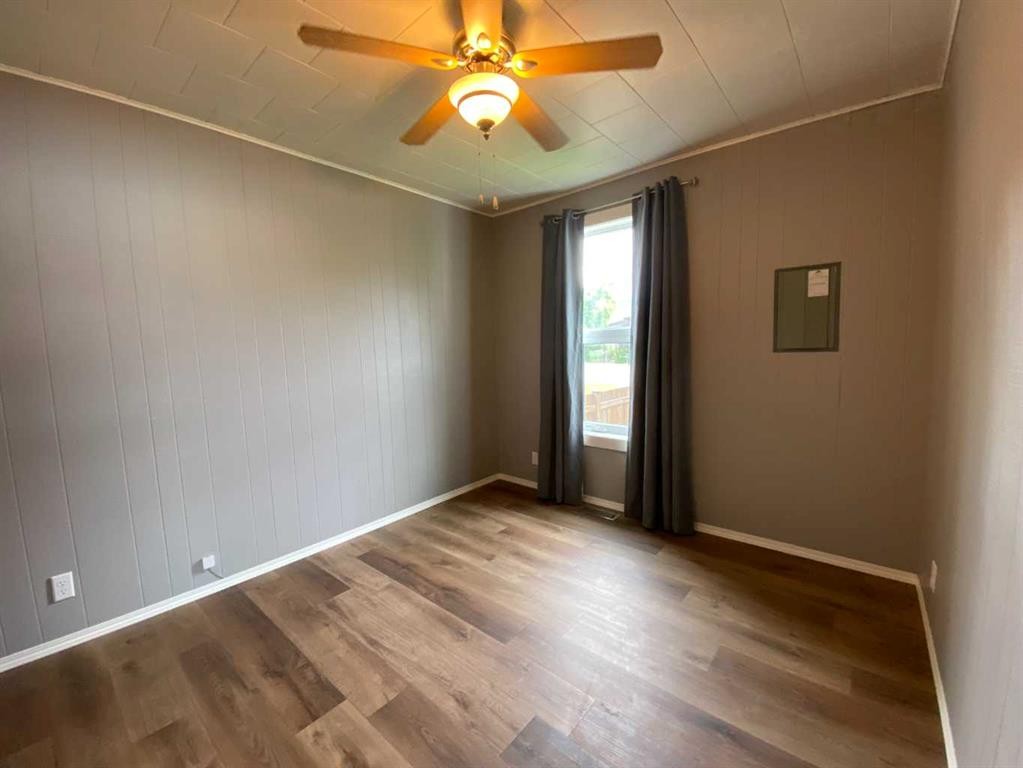 705 227 Street, Hillcrest, AB - Indoor Photo Showing Other Room
