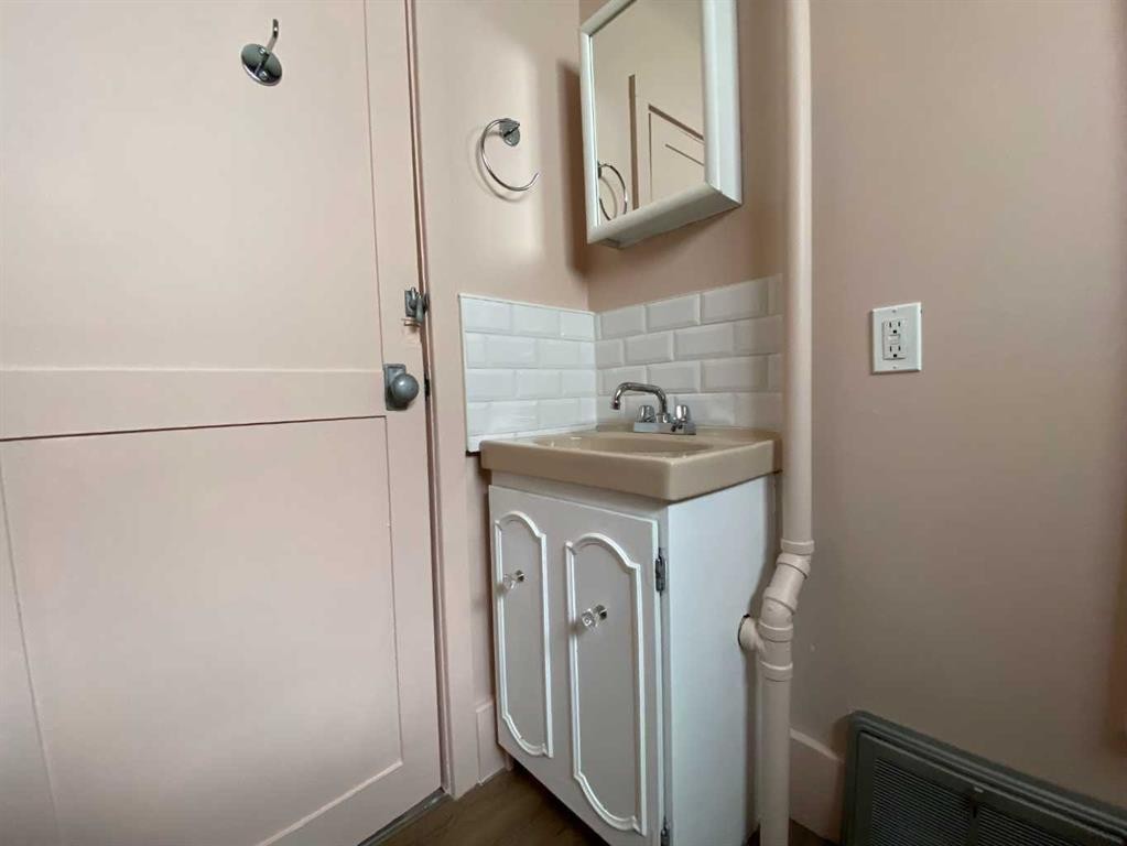705 227 Street, Hillcrest, AB - Indoor