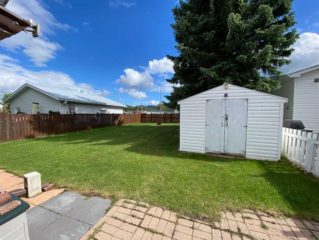 705 227 Street, Hillcrest, AB - Outdoor