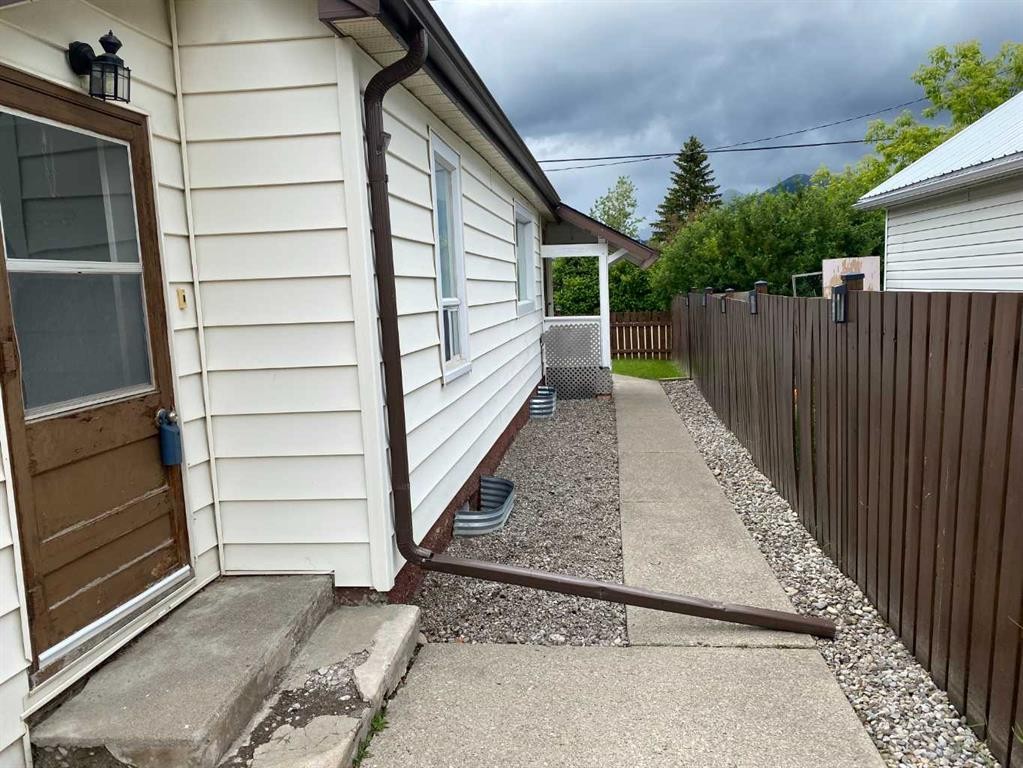705 227 Street, Hillcrest, AB - Outdoor With Exterior