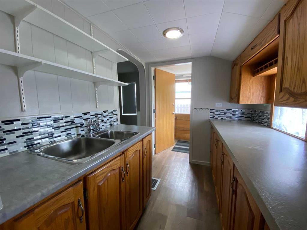 705 227 Street, Hillcrest, AB - Indoor Photo Showing Kitchen With Double Sink