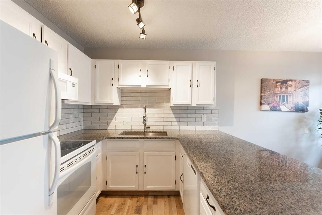 23 Selkirk Road West, Lethbridge, AB