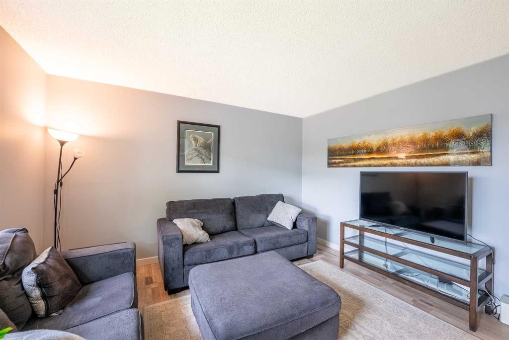 23 Selkirk Road West, Lethbridge, AB