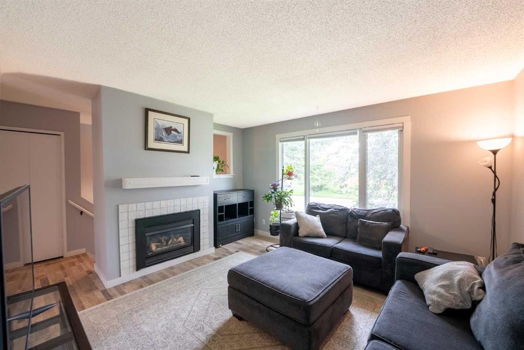 23 Selkirk Road West, Lethbridge, AB