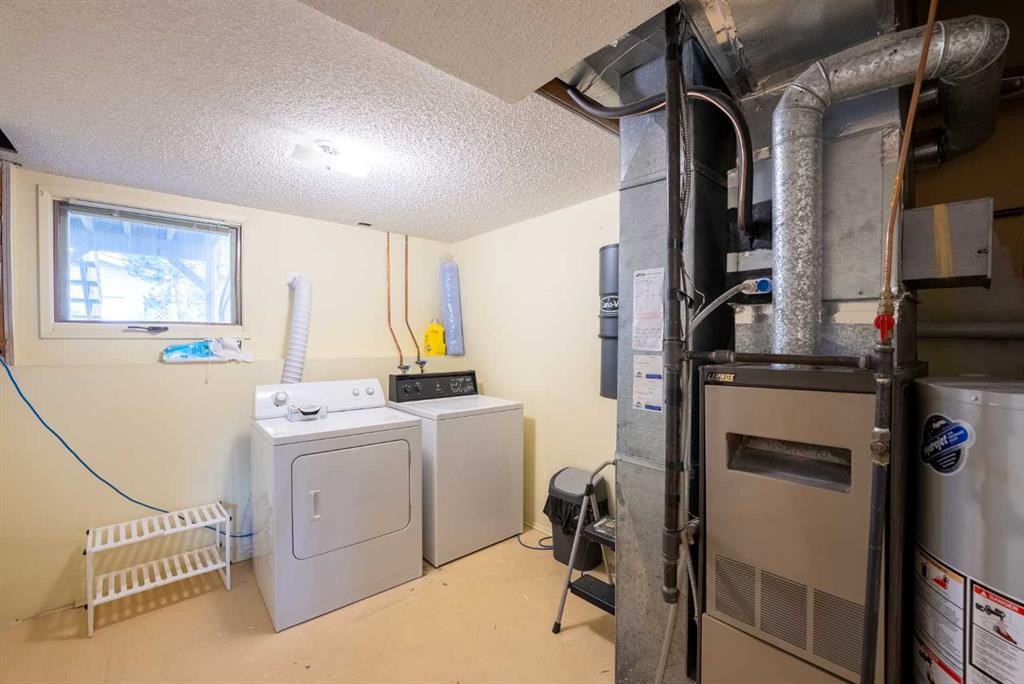 23 Selkirk Road West, Lethbridge, AB