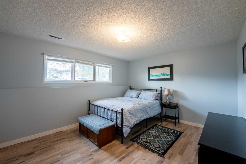 23 Selkirk Road West, Lethbridge, AB