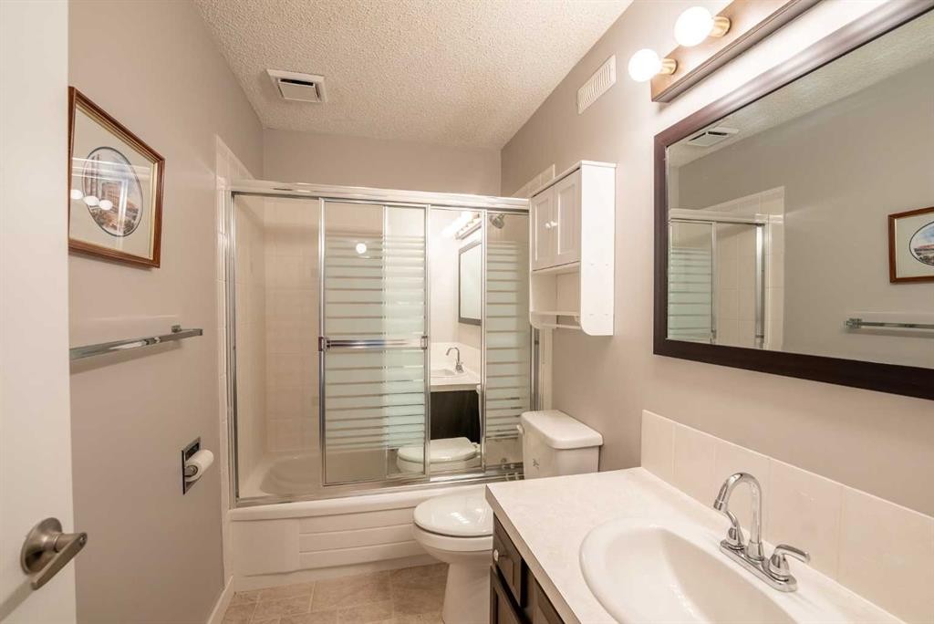 23 Selkirk Road West, Lethbridge, AB