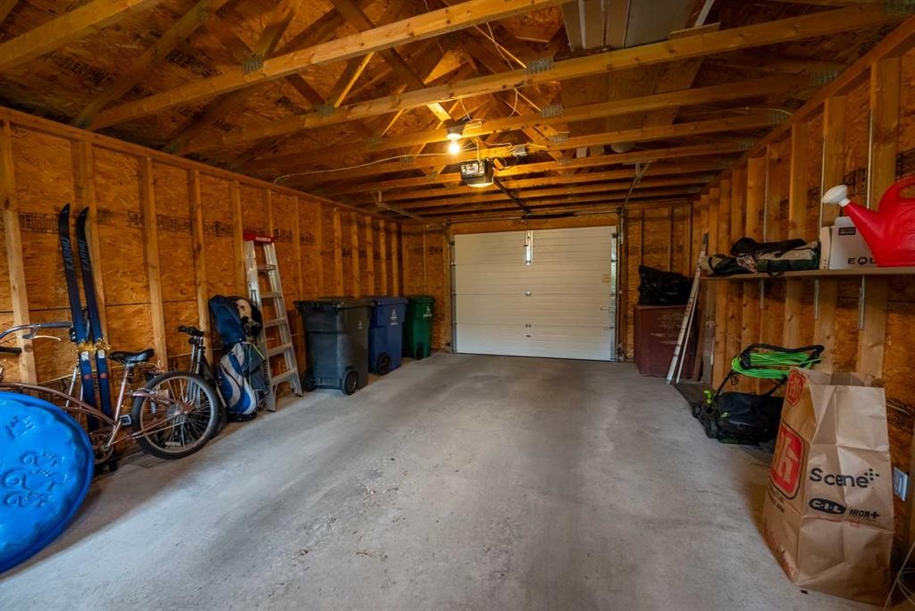 23 Selkirk Road West, Lethbridge, AB