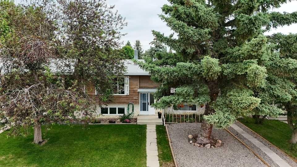 23 Selkirk Road West, Lethbridge, AB