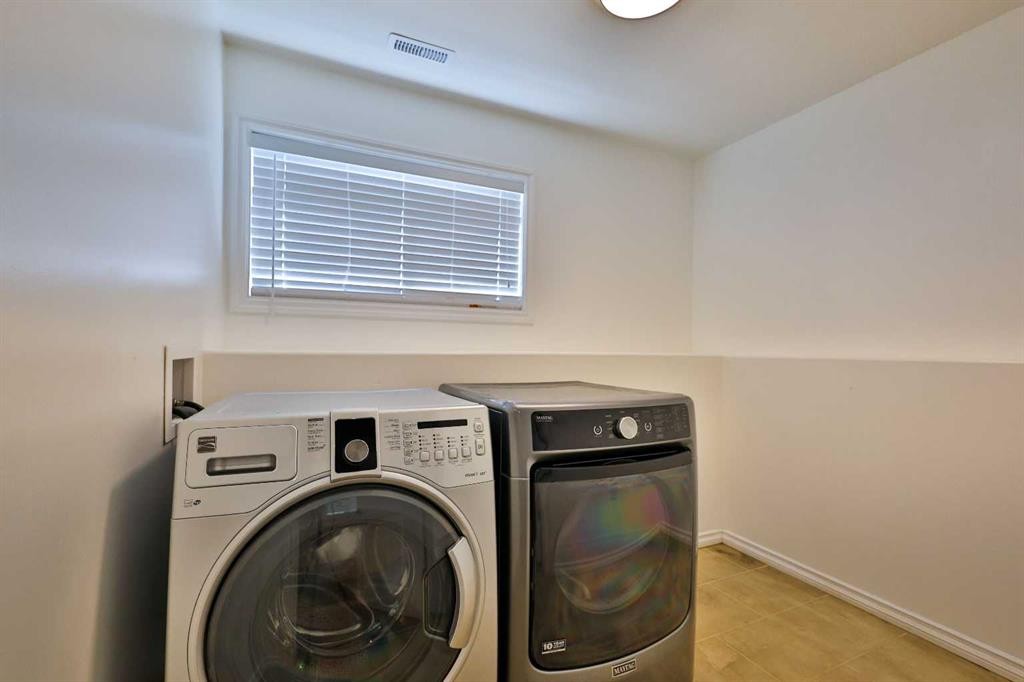 1988 Parkside Way, Coaldale, AB