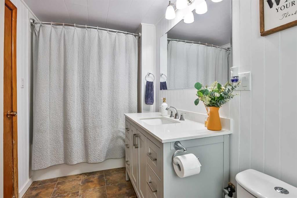 315 55 Avenue, Coalhurst, AB - Indoor Photo Showing Bathroom