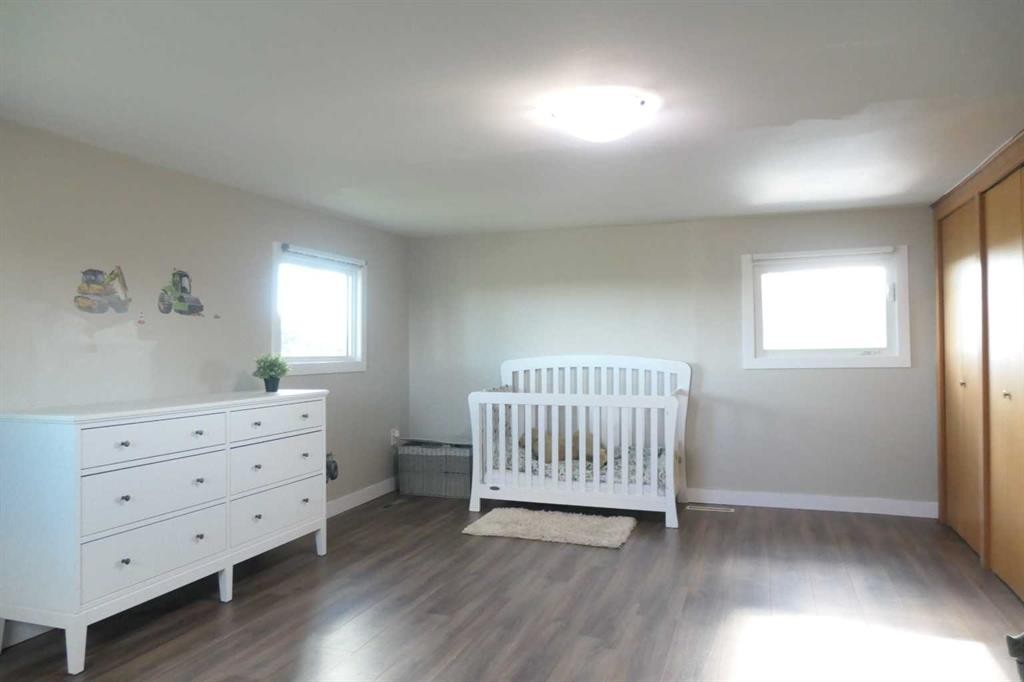315 55 Avenue, Coalhurst, AB - Indoor Photo Showing Bedroom