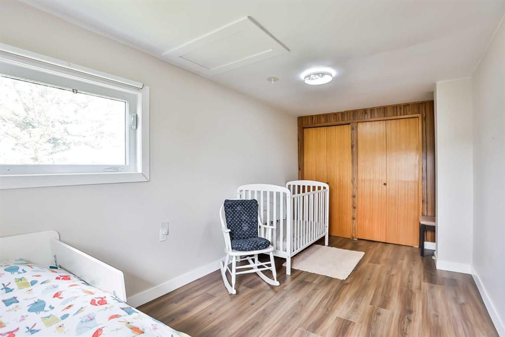 315 55 Avenue, Coalhurst, AB - Indoor Photo Showing Bedroom