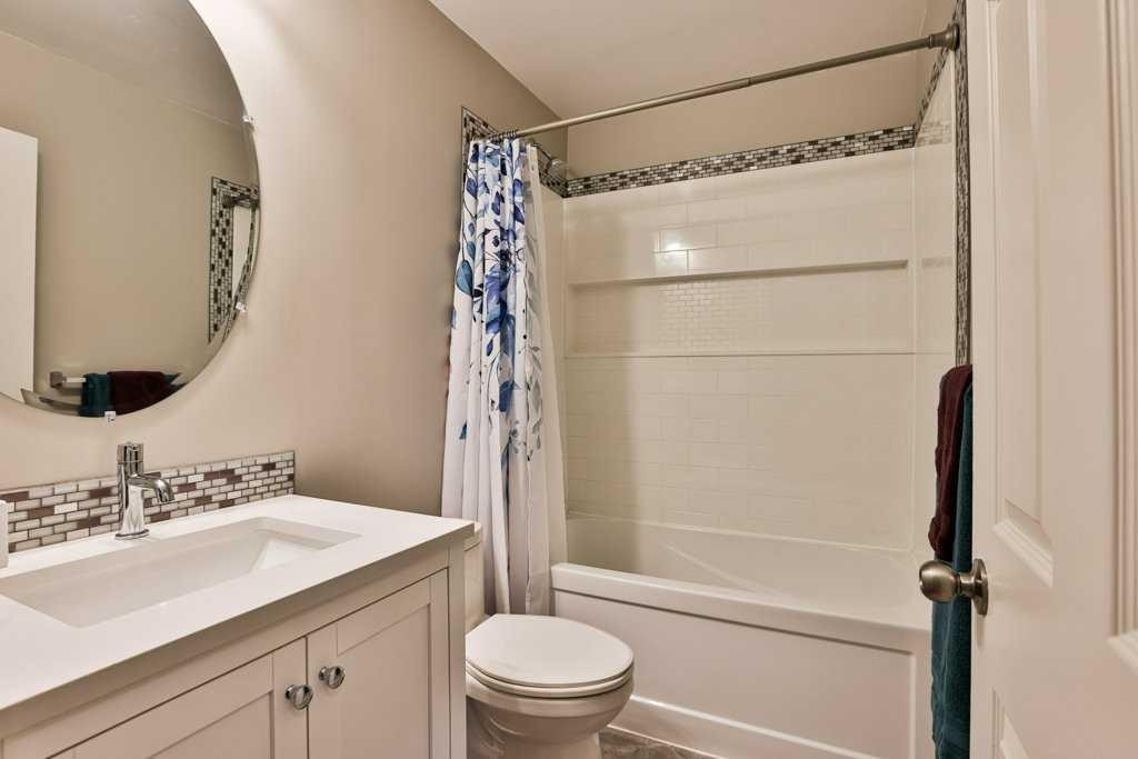 5217 38 Avenue, Taber, AB - Indoor Photo Showing Bathroom