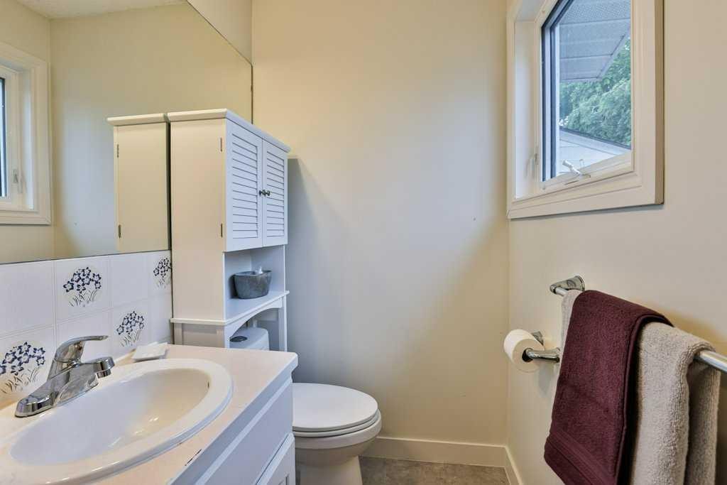 5217 38 Avenue, Taber, AB - Indoor Photo Showing Bathroom