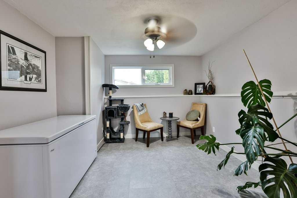 5217 38 Avenue, Taber, AB - Indoor