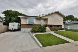 5217 38 Avenue Taber, AB T1G 1B8