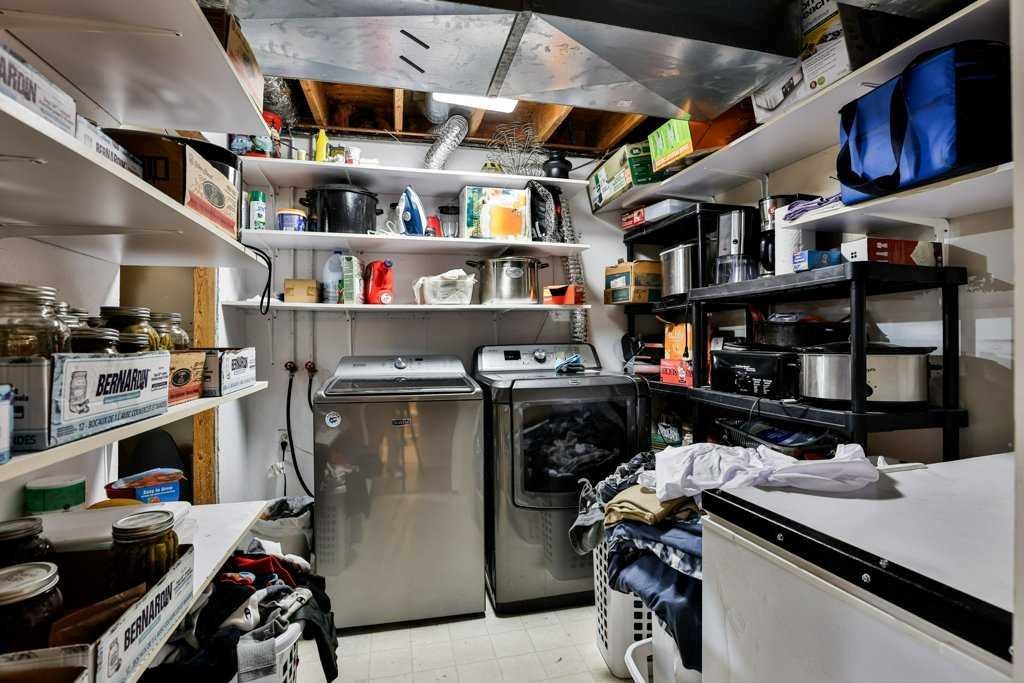 5217 38 Avenue, Taber, AB - Indoor Photo Showing Laundry Room