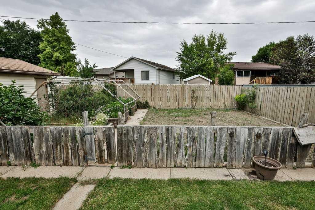 5217 38 Avenue, Taber, AB - Outdoor