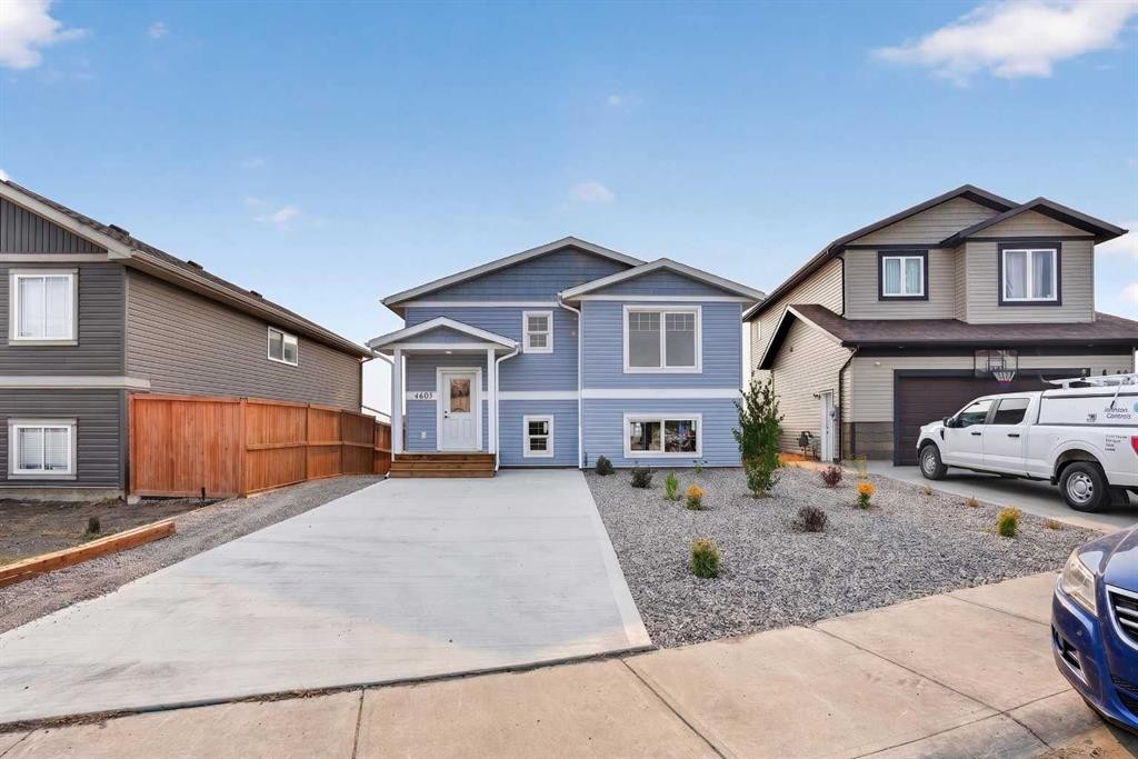 4605 7 Street, Coalhurst, AB - Outdoor With Facade