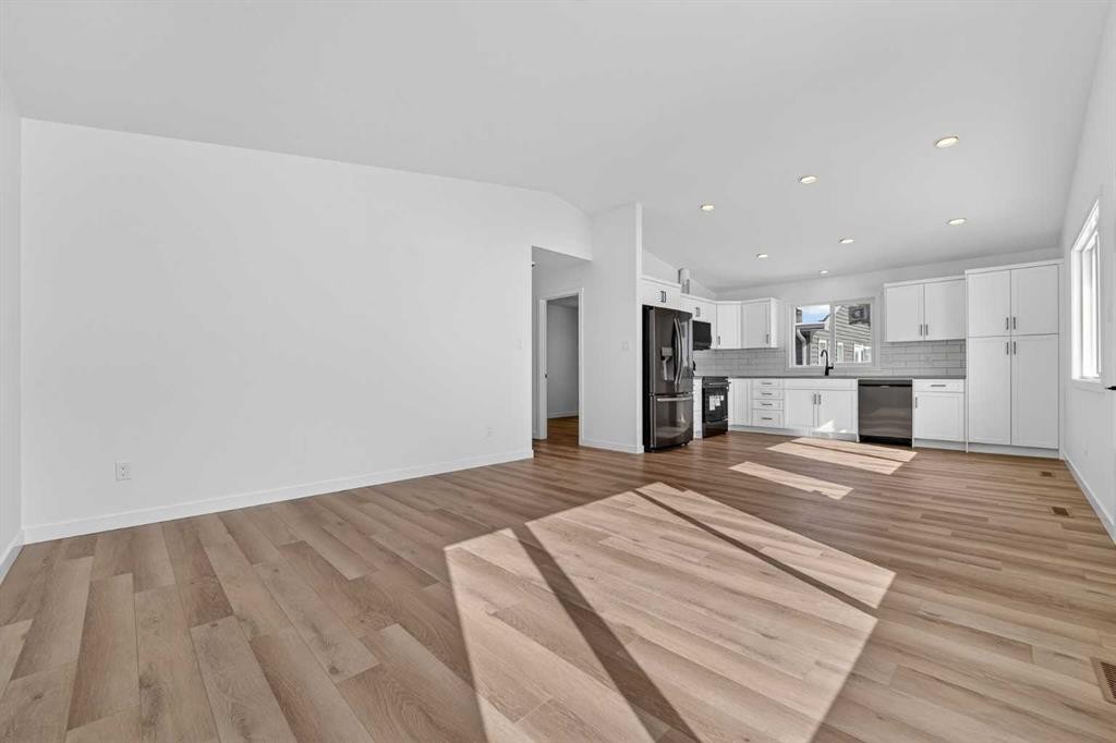 4605 7 Street, Coalhurst, AB - Indoor
