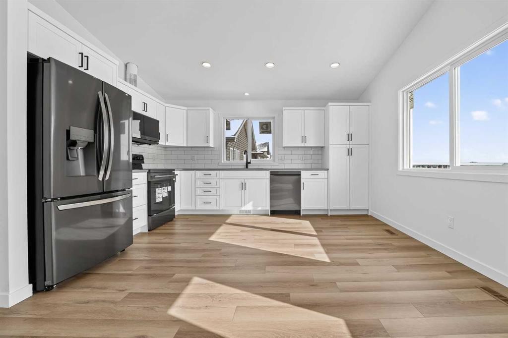 4605 7 Street, Coalhurst, AB - Indoor Photo Showing Kitchen With Upgraded Kitchen