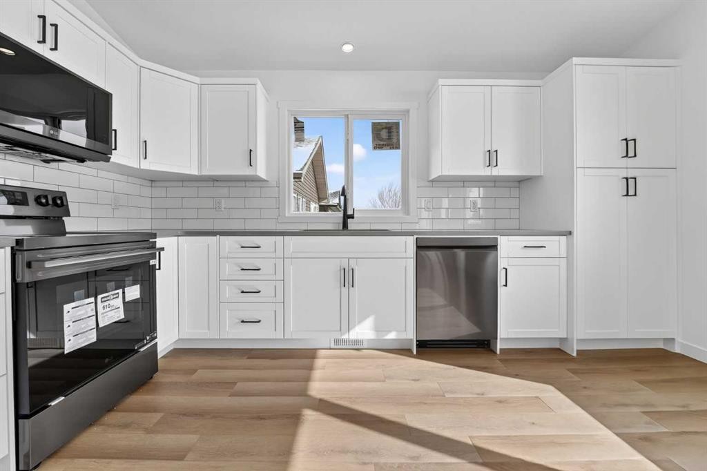 4605 7 Street, Coalhurst, AB - Indoor Photo Showing Kitchen