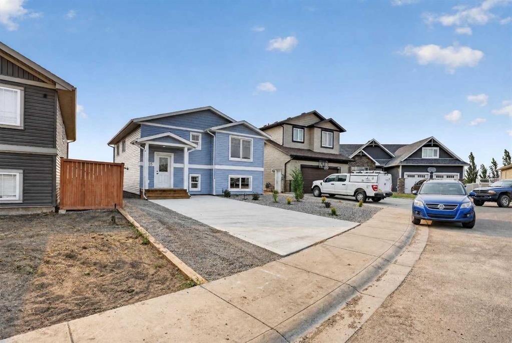 4605 7 Street, Coalhurst, AB - Outdoor With Facade