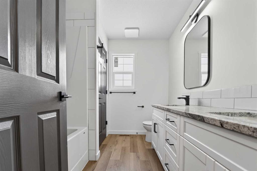 4605 7 Street, Coalhurst, AB - Indoor Photo Showing Bathroom