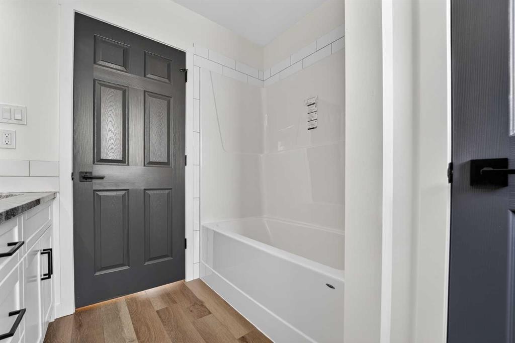 4605 7 Street, Coalhurst, AB - Indoor Photo Showing Bathroom