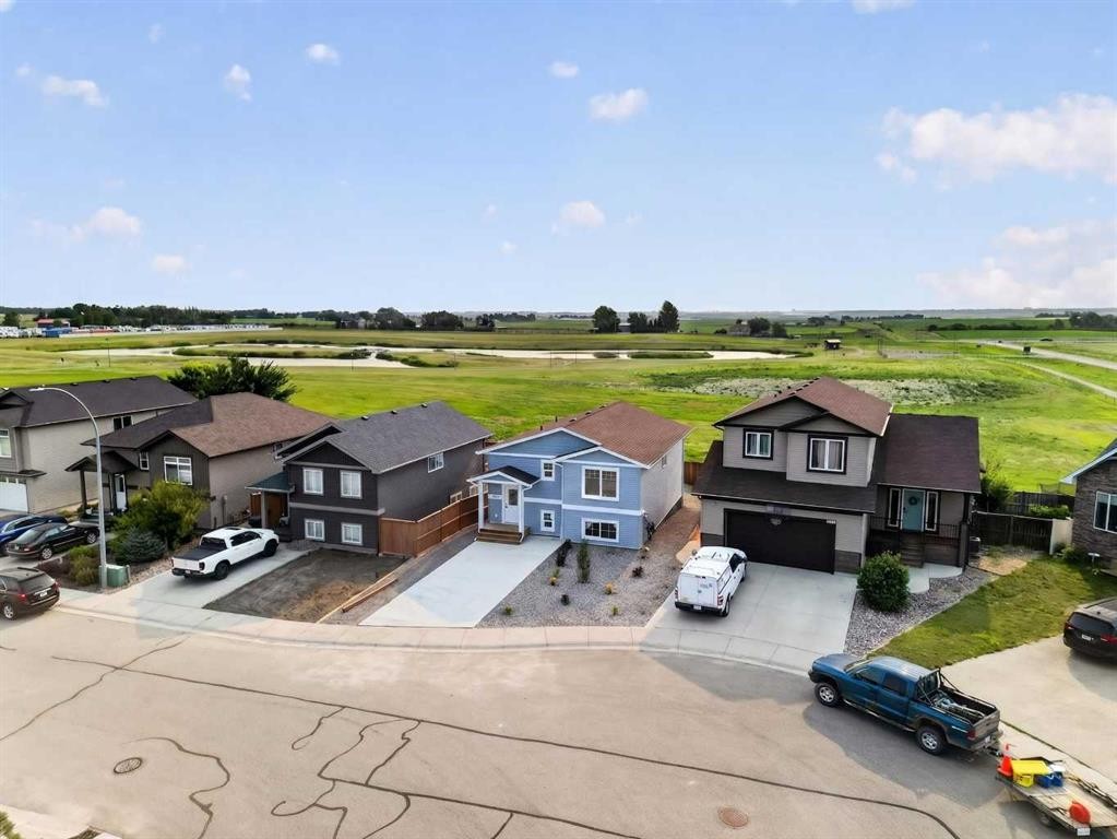 4605 7 Street, Coalhurst, AB - Outdoor