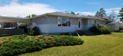 303 2 Avenue Vauxhall, AB T0K 2K0