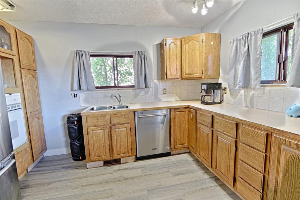 4810 57 Ave, Taber, AB - Indoor Photo Showing Kitchen