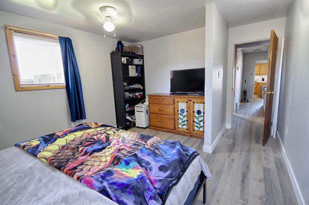 4810 57 Ave, Taber, AB - Indoor Photo Showing Bedroom
