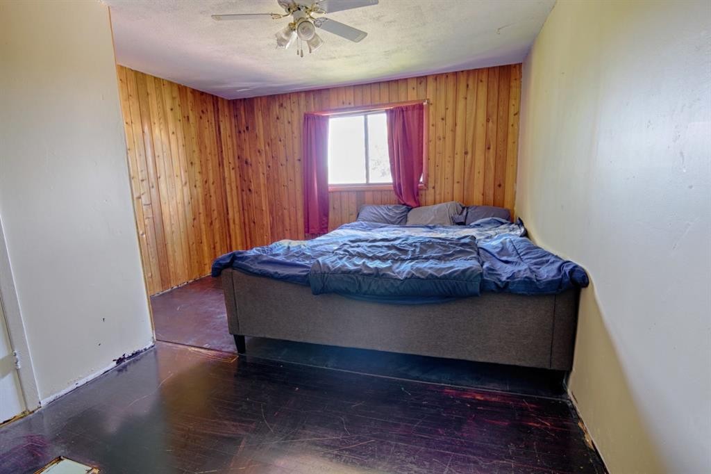 4810 57 Ave, Taber, AB - Indoor Photo Showing Bedroom