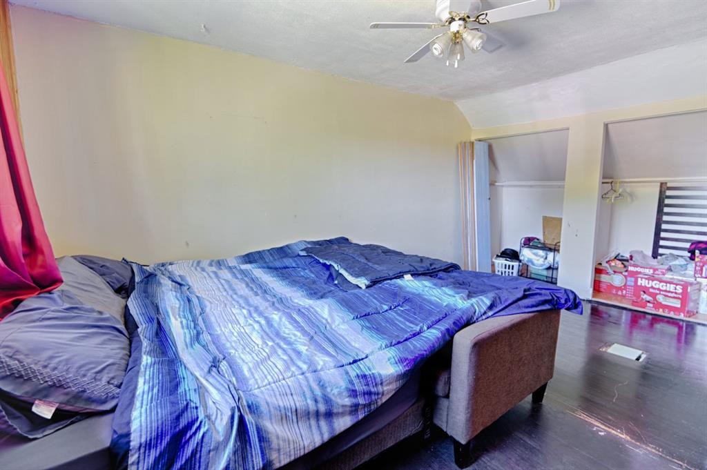 4810 57 Ave, Taber, AB - Indoor Photo Showing Bedroom