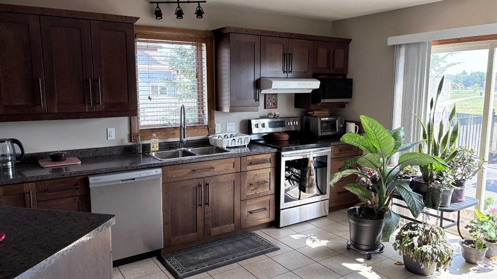 253 Westview Crescent, Bow Island, AB