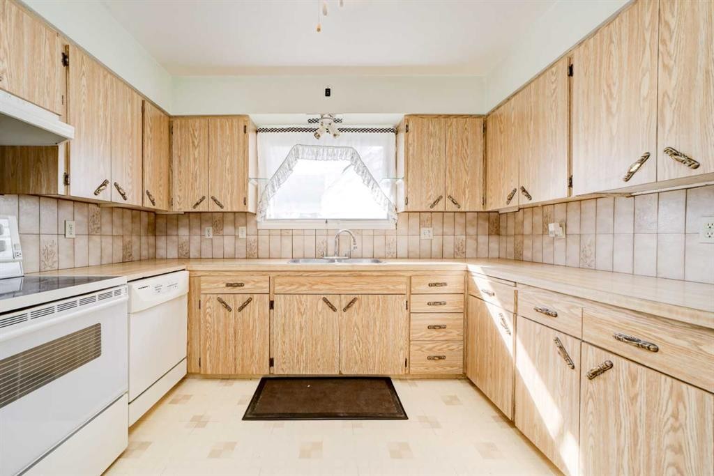 726 10 Avenue South, Lethbridge, AB