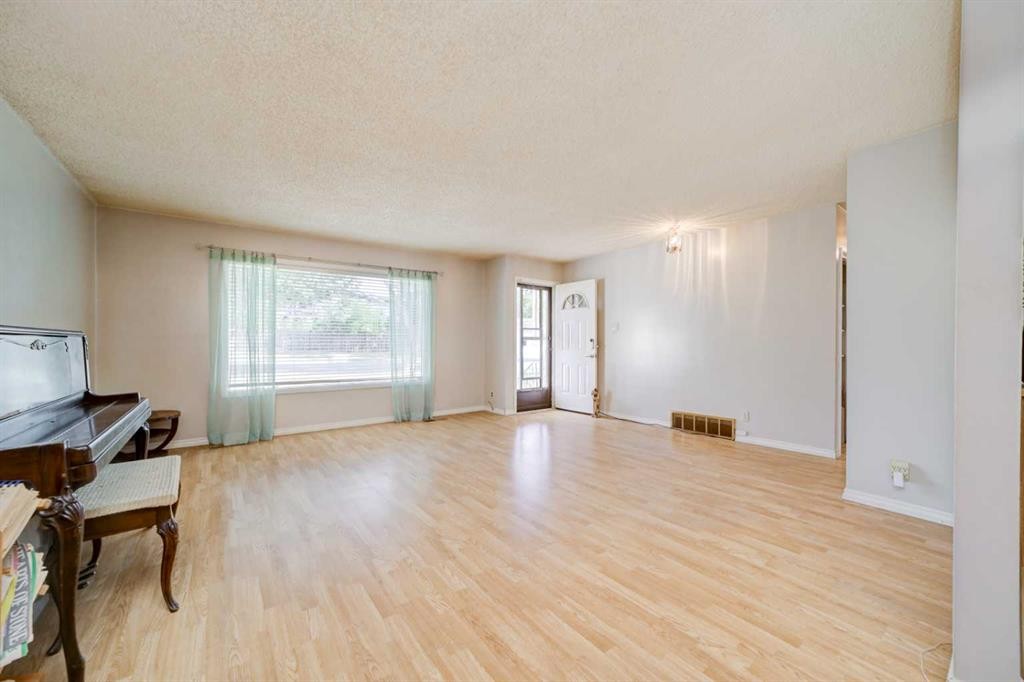 726 10 Avenue South, Lethbridge, AB