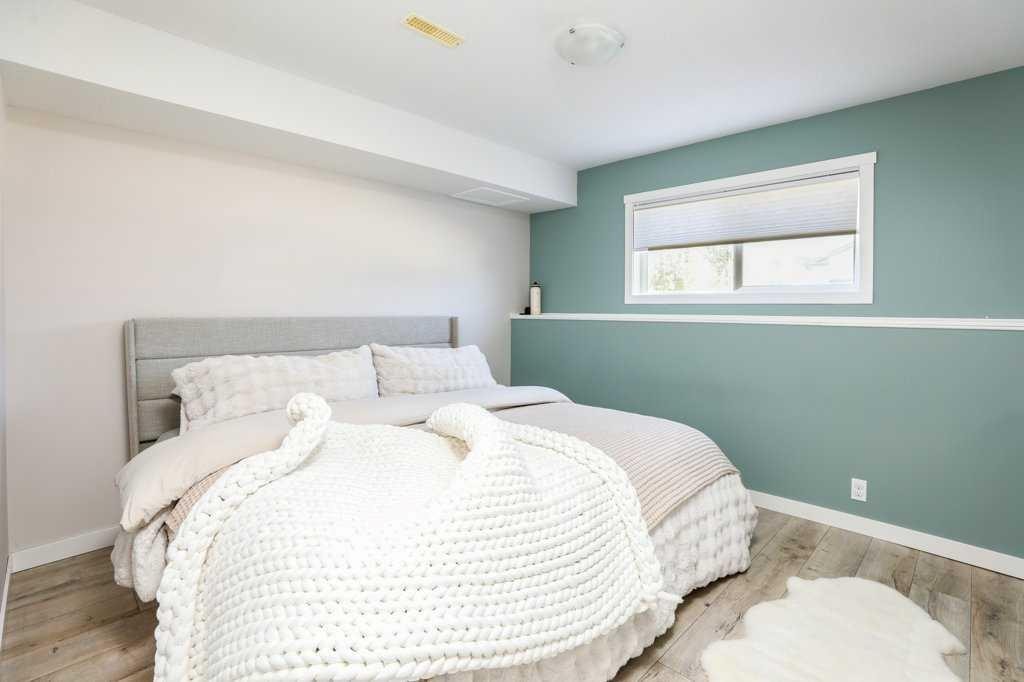 644 Aberdeen Crescent West, Lethbridge, AB - Indoor Photo Showing Bedroom