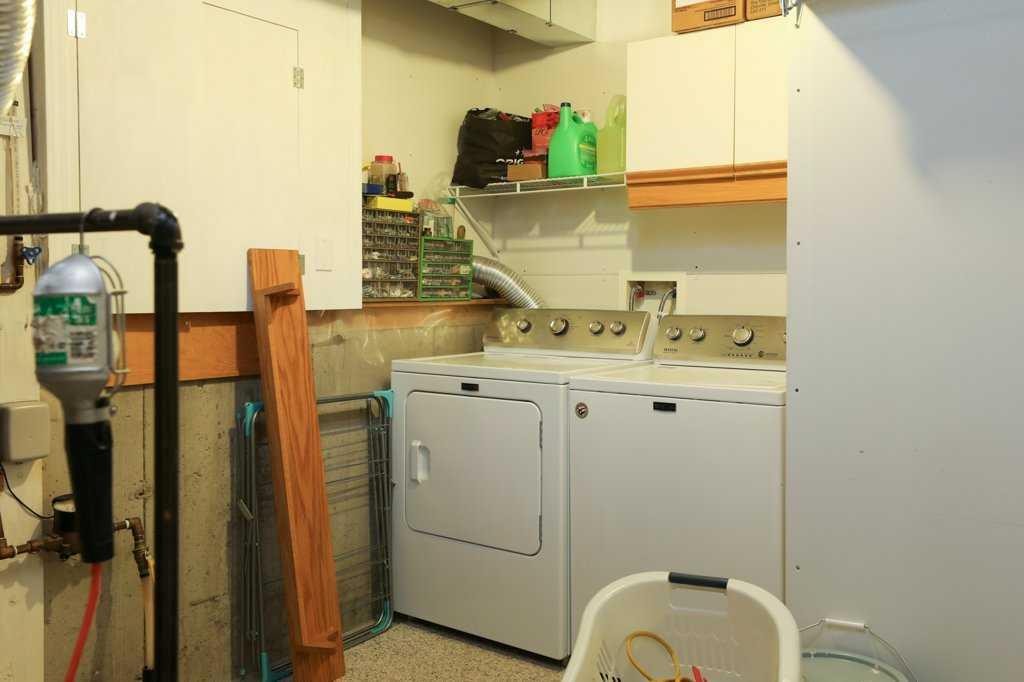 644 Aberdeen Crescent West, Lethbridge, AB - Indoor Photo Showing Laundry Room