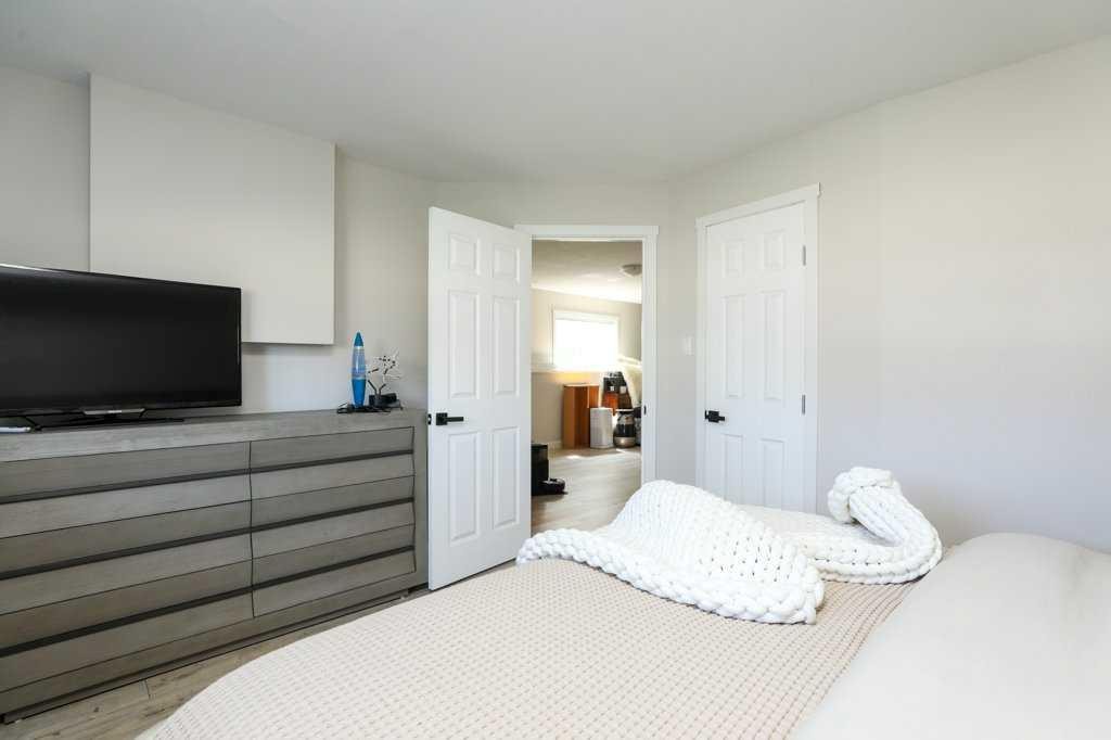 644 Aberdeen Crescent West, Lethbridge, AB - Indoor Photo Showing Bedroom