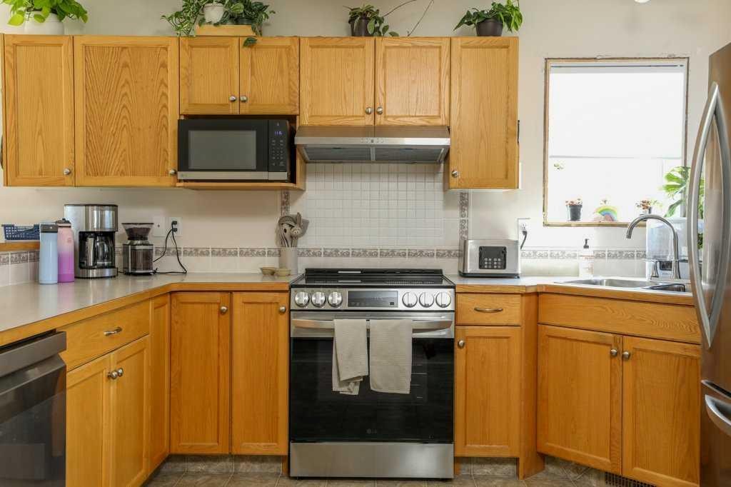 644 Aberdeen Crescent West, Lethbridge, AB - Indoor Photo Showing Kitchen