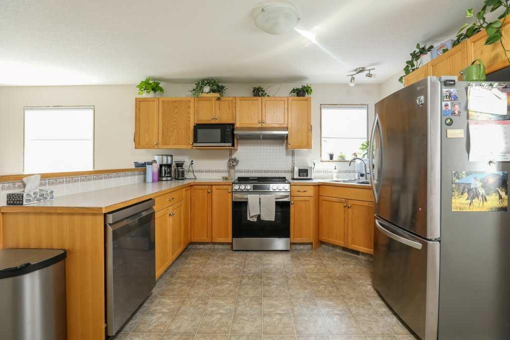 644 Aberdeen Crescent West, Lethbridge, AB - Indoor Photo Showing Kitchen