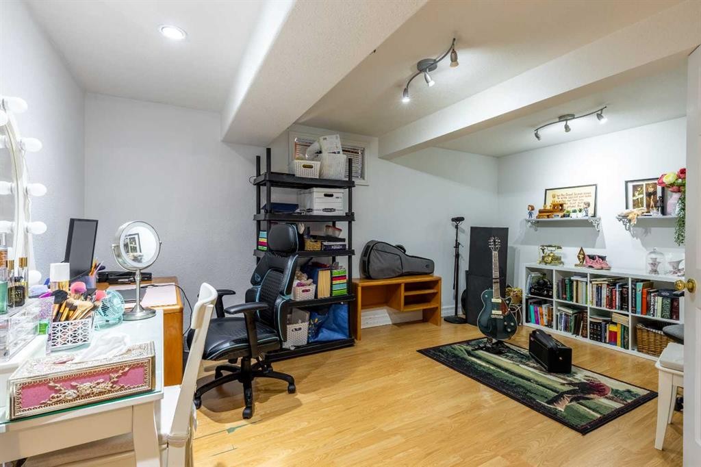 27 Laval Boulevard West, Lethbridge, AB - Indoor